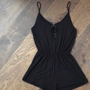 B L A C K • R O M P E R